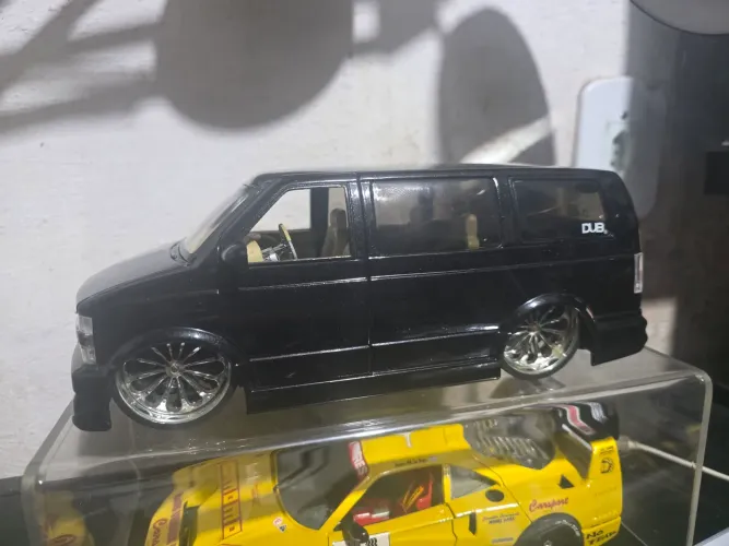 Miniatura 1:18 jada dub Chevrolet astro van 2001 raro