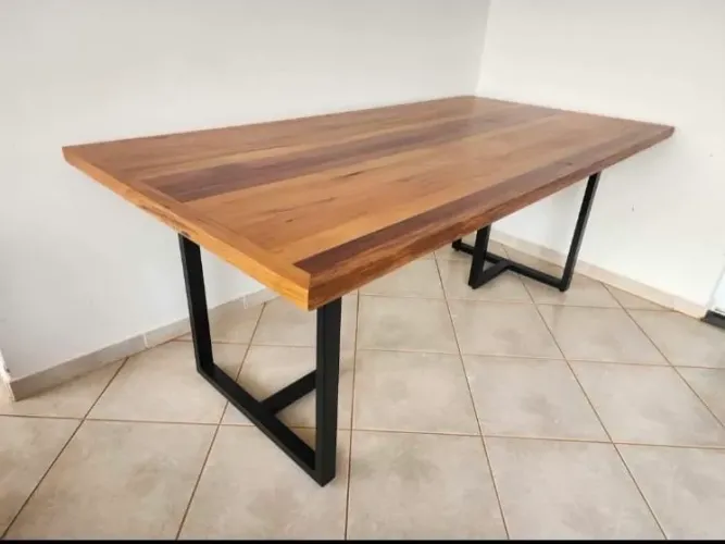 Mesa de madeira 8 lugares