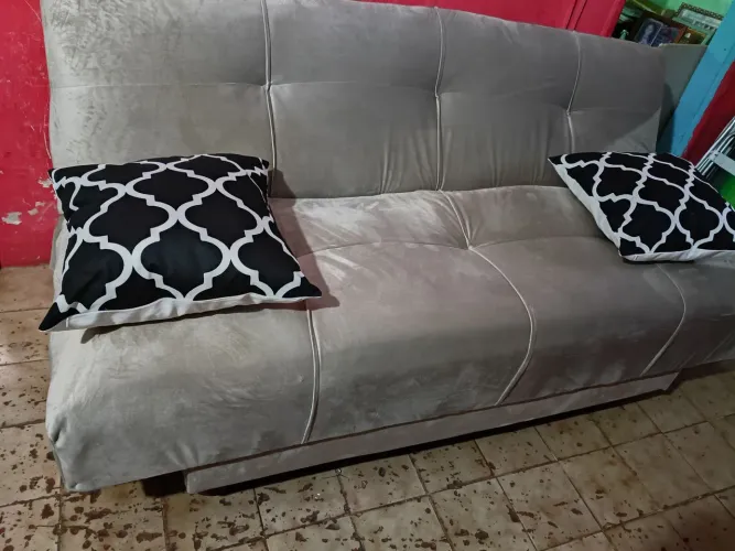Sofá cama novo reclinável em tecido veludo bege...Tm 1.80....Acompanha almofadas
