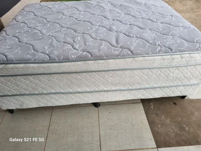 Cama Box casal molas acoplada em perfeito estado de uso Entrego