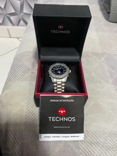 Relógio techno 