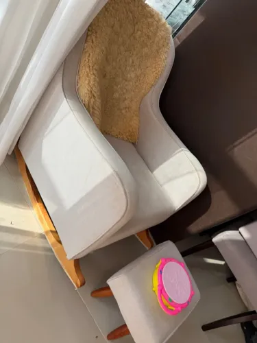 Poltrona de Amamentação + Puff de Apoio para os Pés ? Linho Bege