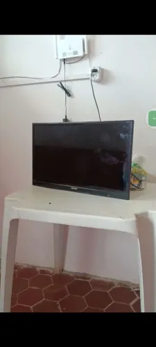 Vendo uma TV de 24 polegadas funcionando normalmente 