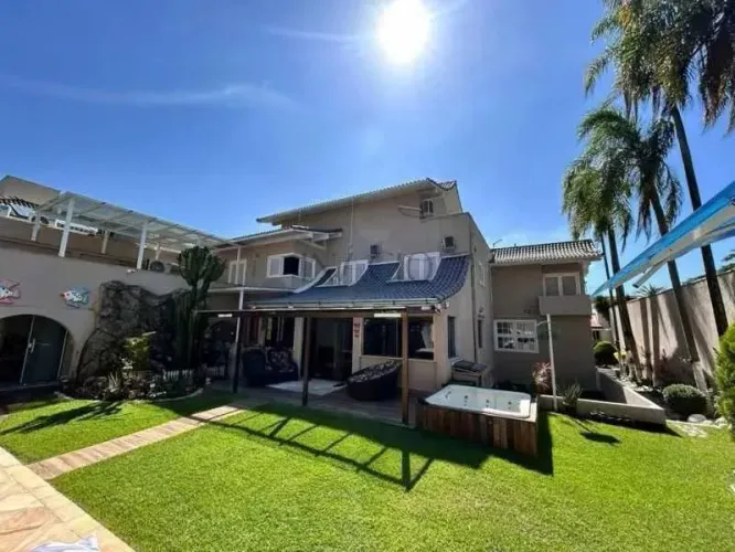 Excelente casa no condomínio jardim lagoa mar norte na Barra da Tijuca com 5 quartos sendo