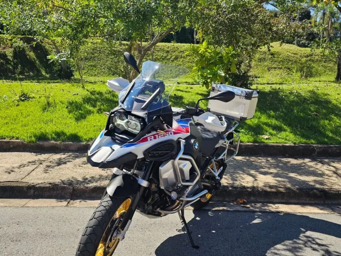 BMW R 1250 GS Adventure Premium 2022 - Potência e Conforto em Viagens