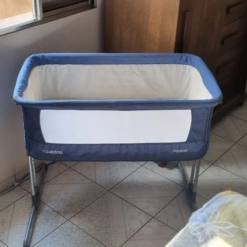 Berço desmontável q encaixa na cama