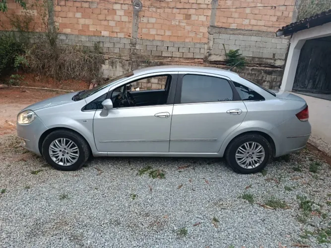 Fiat Linea Essence 1.8 Flex 16V 4P 2012