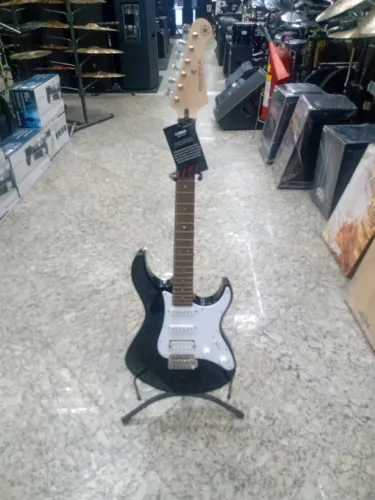 Guitarra Yamaha Pacifica 