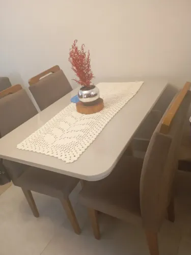 Mesa de vidro laqueada