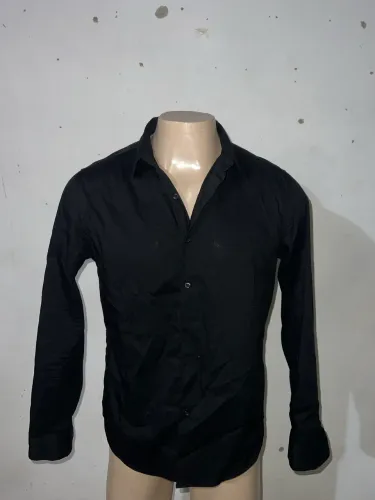 Bazar camisa social masculina preta usada uma vez