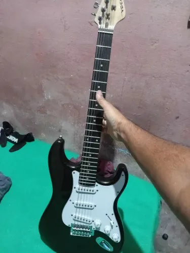 Guitarra estratocaster vogga