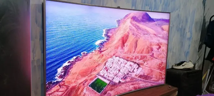 Tv 78 Polegadas Smart 4K -Comando de Voz e Comando por gensto