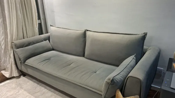 Sofá 2,10cm cor cinza chumbo, almofadas de encosto soltas
