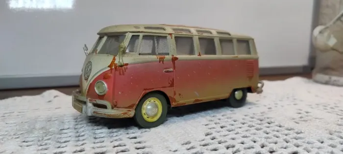 Kombi Volkswagen Old Friends Maisto 1:25 - Miniatura Colecionável