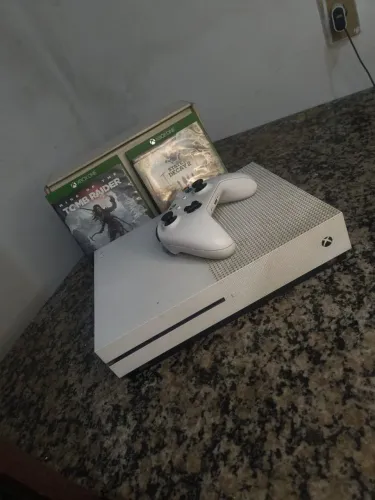 ? Xbox One S 1TB Completo - Excelente Estado