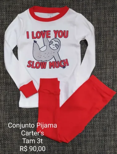 Conjunto de pijama estampado para menino marca Carter´s 