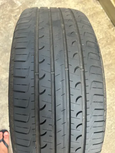 Pneu Goodyear EfficientGrip 215/55 R17 - Usado - Com Pequeno Calombo