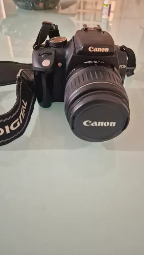 Câmera Canon EOS Rebel T3 (1100D) + Lente 18-55mm