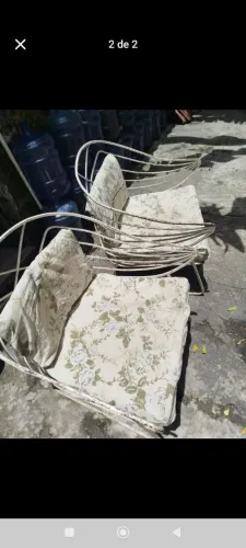 Cadeiras de ferro antiga com estofados 