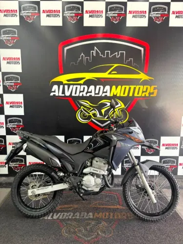 XRE 300 2022 10.500 km apenas. Emplacada e à pronta entrega