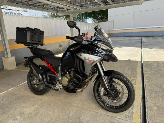 Ducati Multistrada V4S  em estado zero !