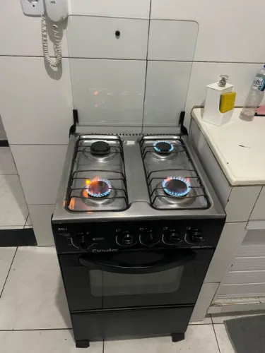 Fogão 4 bocas em ótimo estado, funcionando 3 bocas, a quarta precisando de apenas limpeza