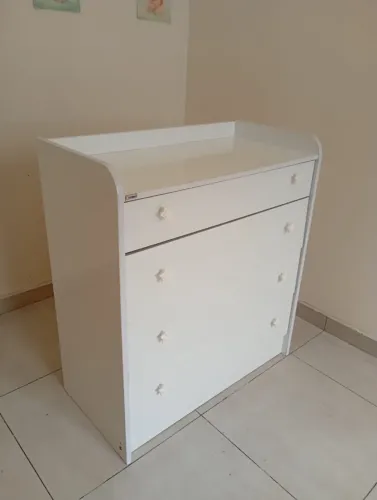 Cômoda infantil usada