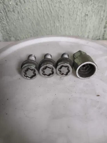 Parafusos antifurto rodas Fiat 3 unidades 