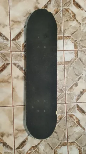 Skate de pista/piso liso. Semi novo, usado uma vez.