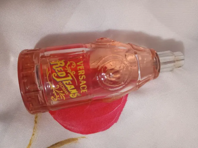 Perfume Versace Red Jeans !