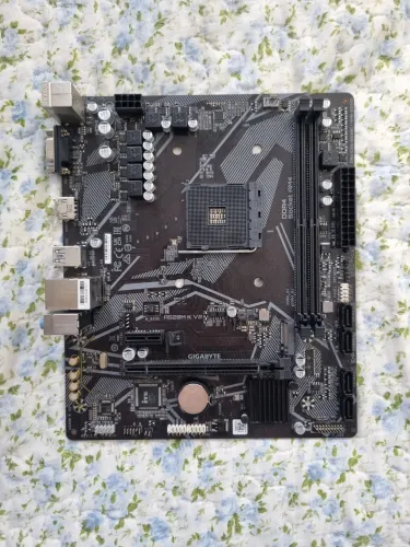 Placa mãe A520 Gigabyte (DEFEITO)
