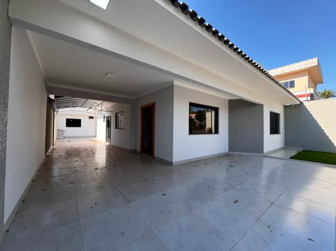 Casa Moderna à Venda | 3 Quartos (1 Suíte), Edícula com Churrasqueira e 300 m² de Terreno