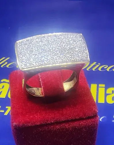 Anel Pavê Diamantes de Ouro 18 Kilates Peso 7.50 Gramas 22 x 12 mm