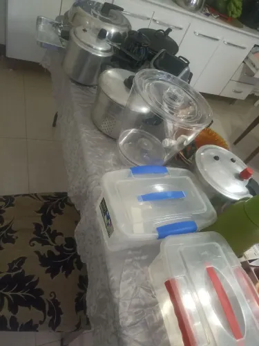 Vendo ultilitario para cozinha tem vários tipos de coisas em bom esta. Panela etcdo