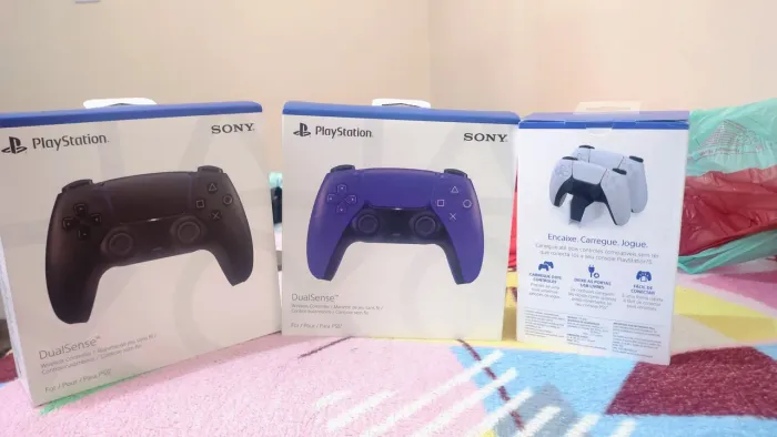 controles de PS5 e base de carregamento, lacrados!