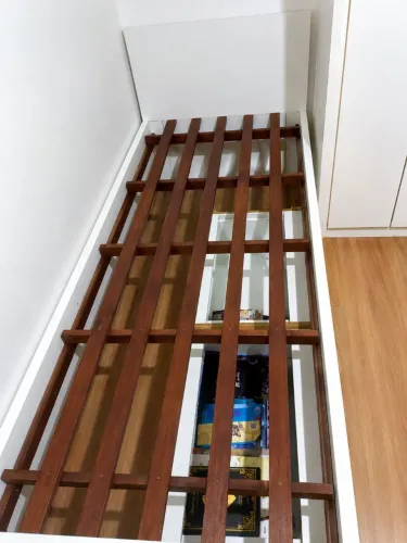 CAMA DE SOLTEIRO SOB MEDIDA - ÓTIMO ESTADO