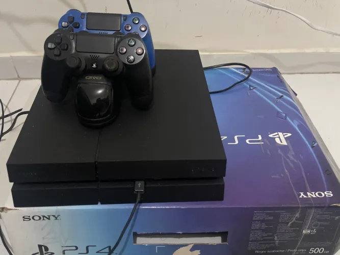 PS4 500gb 2 controles + jogos