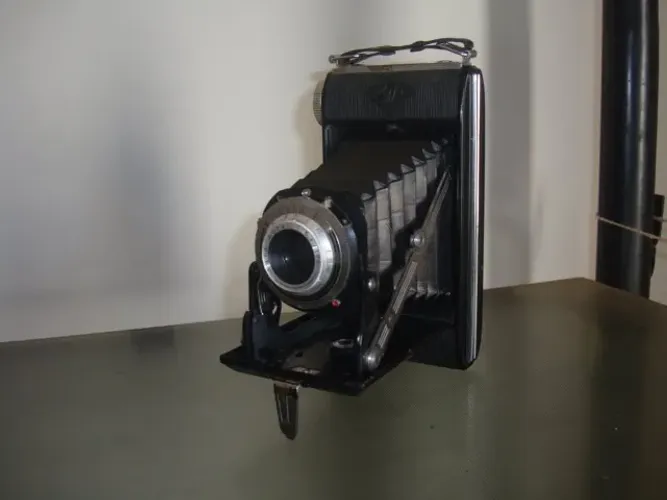Câmera Vintage Agfa - Modelo alemão da década de 1950 - funcionando, com estojo