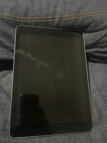 iPad 6º geração 36gb usado com marcas de uso mas funcionando normalmente, acompanha caixa