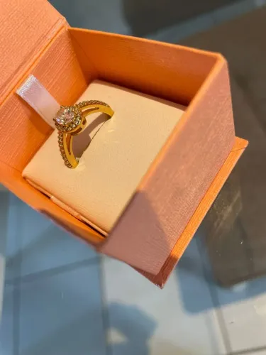 Anel Vivara 18 feminino nunca usado finalizando em ouro