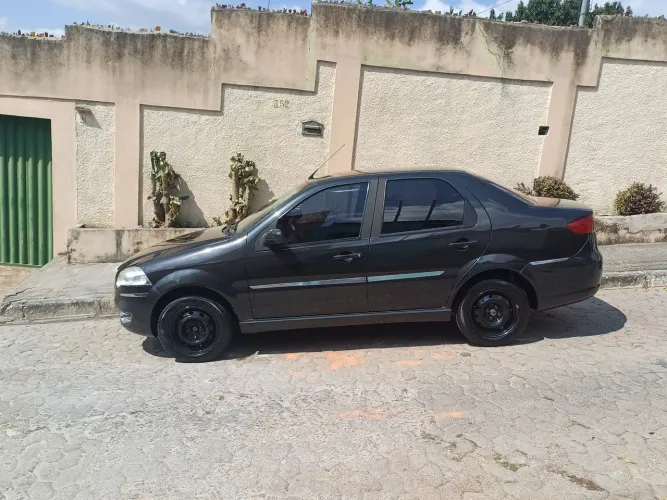 Fiat Siena Attractive 1.4 Fire Flex 8V 4P 2011