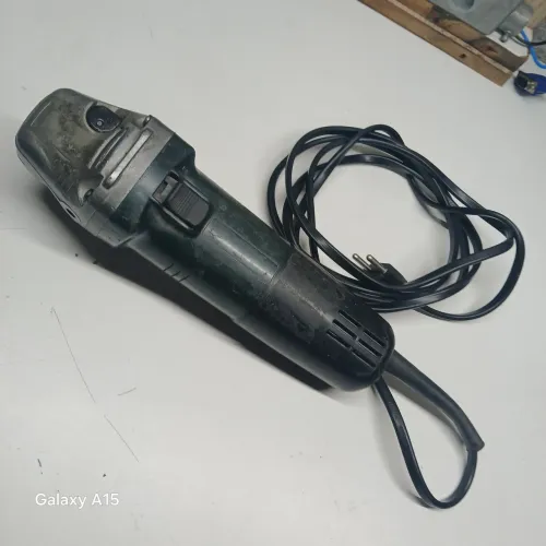Vendo essa esmirilhadeira makita 220V 850w funcionando 