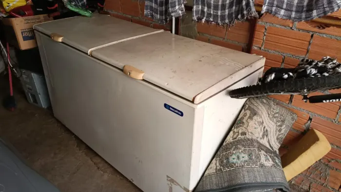 Vendes-se freezer