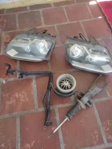 Farol Amarok 2013