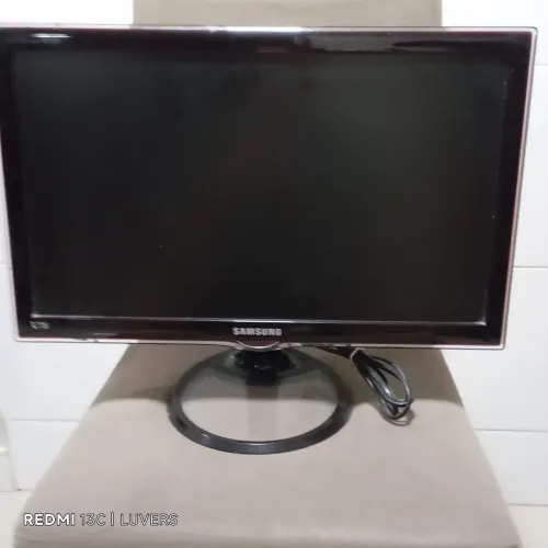 TV/monitor 19" LG (problema: fica ligando e desligando)