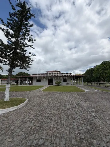 Imóvel para venda possui 700 metros quadrados com 4 quartos em Centro - Moreno - PE