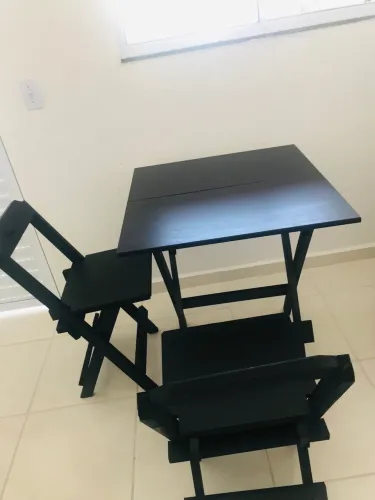 Mesa com 4 cadeiras 