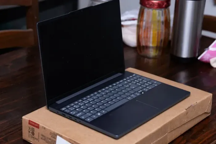Lenovo IdeaPad Slim 3i i5 13ª 8GB DDR5 SSD 512GB 15.3"