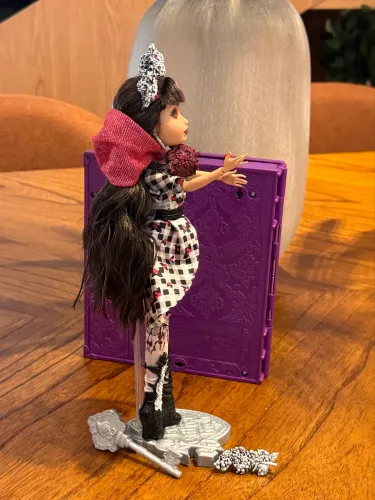 Boneca Ever After High Cerise Hood