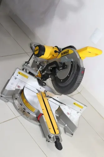 Serra Esquadria Telescópica DeWalt DWS780 - Estado de Nova / Usada 1 Vez